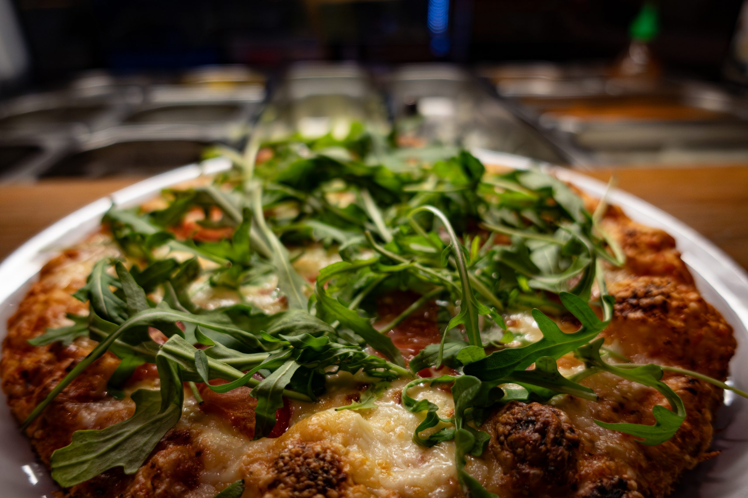 Pizza Mozarella mit Rucola